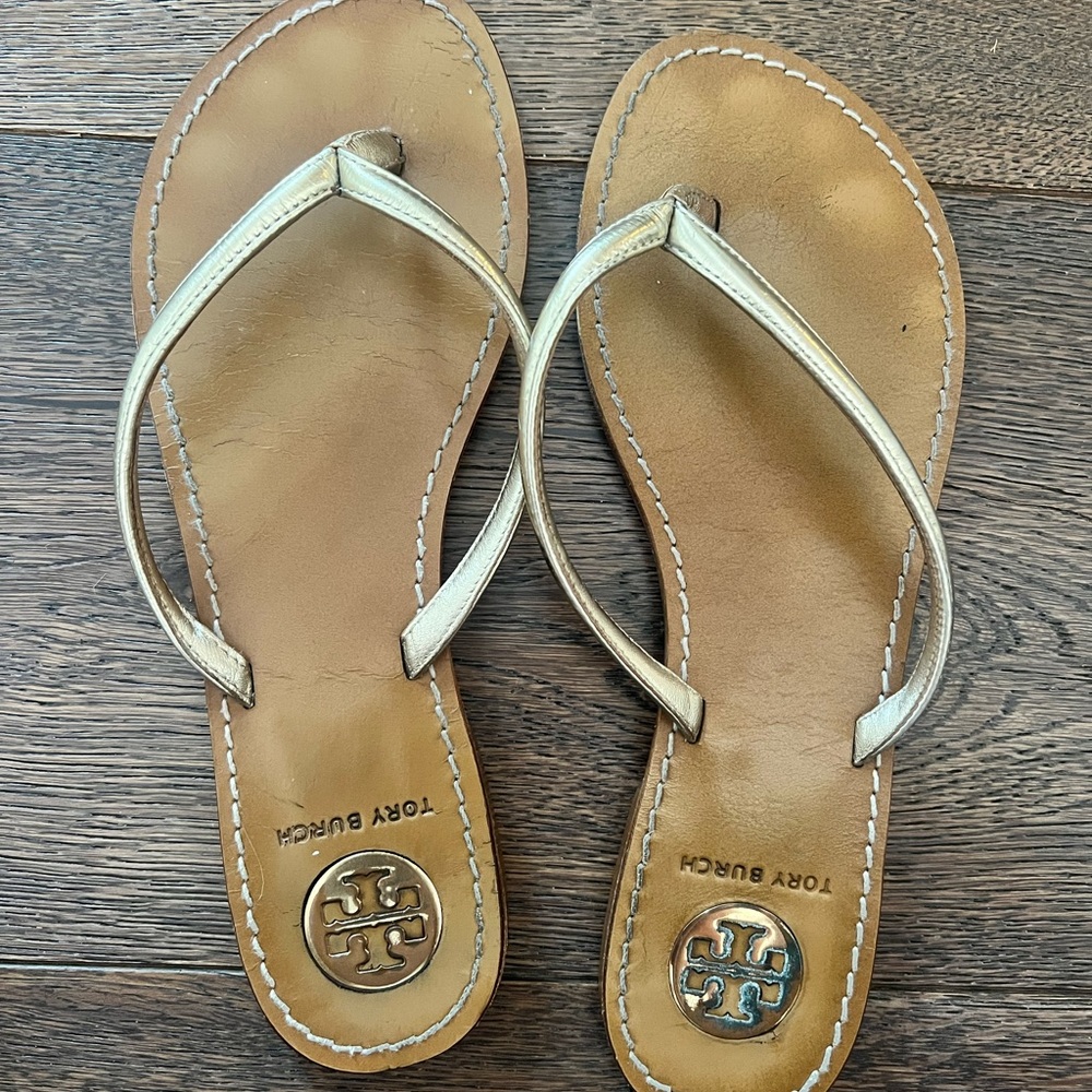 Tory Burch thongs GOLD sz 7